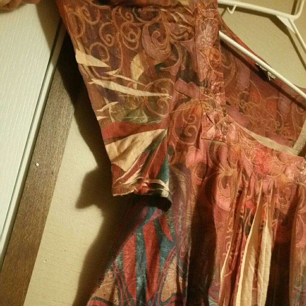 Plus size top - Picture 2 of 3